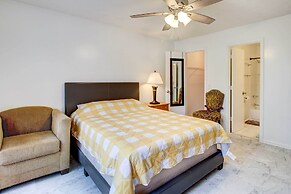 Peaceful Savannah Home - 11 Mi to Beaches!