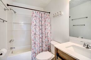 Peaceful Savannah Home - 11 Mi to Beaches!