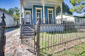 2 Mi to French Quarter: Walkable Nola Home