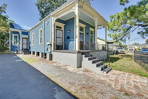 2 Mi to French Quarter: Walkable Nola Home