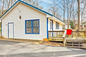 Lakefront Retreat With Private Docks & Gazebo!