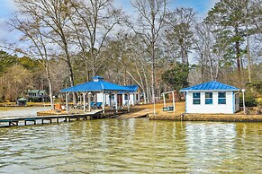 Lakefront Retreat With Private Docks & Gazebo!