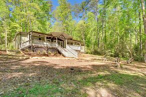 8 Mi to Helen: Sautee Nacoochee Home w/ Hot Tub