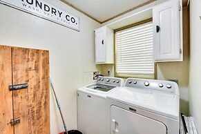 8 Mi to Helen: Sautee Nacoochee Home w/ Hot Tub