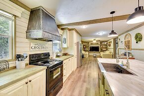 8 Mi to Helen: Sautee Nacoochee Home w/ Hot Tub