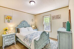 8 Mi to Helen: Sautee Nacoochee Home w/ Hot Tub