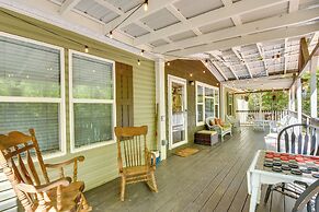 8 Mi to Helen: Sautee Nacoochee Home w/ Hot Tub