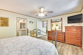 8 Mi to Helen: Sautee Nacoochee Home w/ Hot Tub