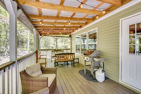 8 Mi to Helen: Sautee Nacoochee Home w/ Hot Tub