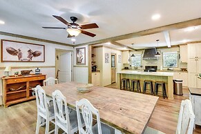 8 Mi to Helen: Sautee Nacoochee Home w/ Hot Tub