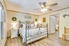 8 Mi to Helen: Sautee Nacoochee Home w/ Hot Tub