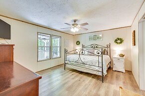 8 Mi to Helen: Sautee Nacoochee Home w/ Hot Tub