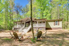 8 Mi to Helen: Sautee Nacoochee Home w/ Hot Tub