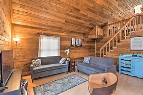 Woodsy Blue Ridge Retreat, 3 Mi to Downtown!