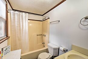 Woodsy Blue Ridge Retreat, 3 Mi to Downtown!