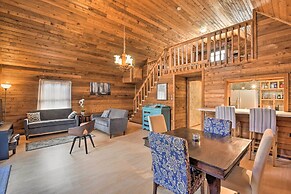 Woodsy Blue Ridge Retreat, 3 Mi to Downtown!