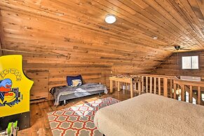 Woodsy Blue Ridge Retreat, 3 Mi to Downtown!