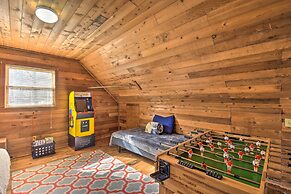 Woodsy Blue Ridge Retreat, 3 Mi to Downtown!