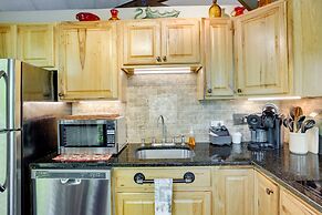 Jasper Hideaway w/ Spacious Deck + Community Pool