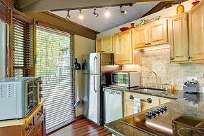 Jasper Hideaway w/ Spacious Deck + Community Pool