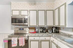 Cozy Waycross House w/ Yard & Screened Patio!