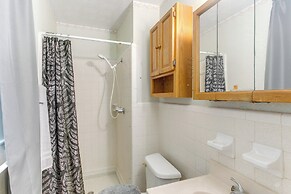 Cozy Waycross House w/ Yard & Screened Patio!