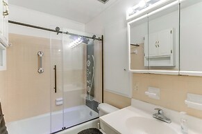 Cozy Waycross House w/ Yard & Screened Patio!