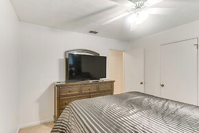 Cozy Waycross House w/ Yard & Screened Patio!