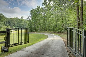 Single-story Home ~ 7 Mi to Old Towne Conyers!