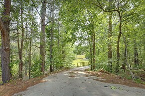Single-story Home ~ 7 Mi to Old Towne Conyers!