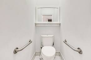 Single-story Home ~ 7 Mi to Old Towne Conyers!