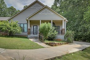 Single-story Home ~ 7 Mi to Old Towne Conyers!