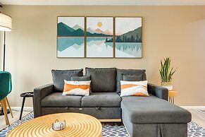 Scandi Boho Seattle Apartment, Walk to Waterfront!