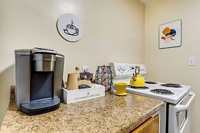 Scandi Boho Seattle Apartment, Walk to Waterfront!