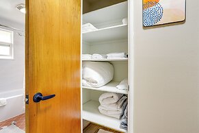 Scandi Boho Seattle Apartment, Walk to Waterfront!