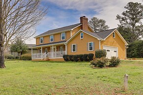 Lilburn Vacation Home w/ Grill ~ 31 Mi to Atlanta