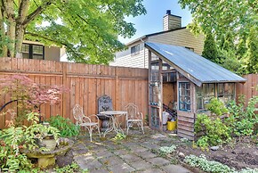 Cozy Portland Studio w/ Electric Fireplace