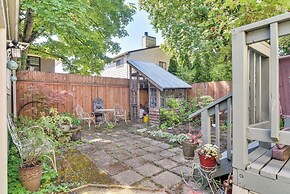 Cozy Portland Studio w/ Electric Fireplace