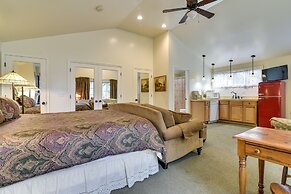 Cozy Portland Studio w/ Electric Fireplace