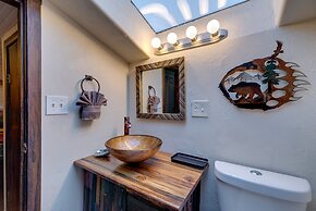 Rustic Log Cabin w/ Studio ~ 5 Mi to Pikes Peak!