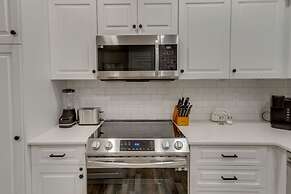 Wfh-friendly Condo Rental in Nashville, Georgia!