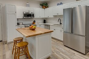 Wfh-friendly Condo Rental in Nashville, Georgia!