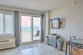 Inviting Virginia Beach Condo w/ Community Pool