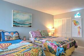 Inviting Virginia Beach Condo w/ Community Pool
