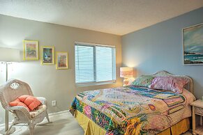 Inviting Virginia Beach Condo w/ Community Pool