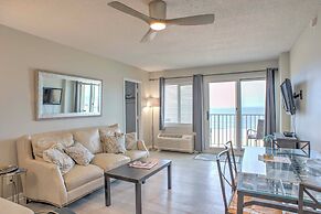 Inviting Virginia Beach Condo w/ Community Pool