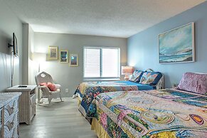 Inviting Virginia Beach Condo w/ Community Pool
