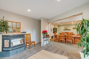 Idyllic Tahoe Home: 1 Mi to Heavenly Ski Resort!