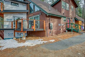 Idyllic Tahoe Home: 1 Mi to Heavenly Ski Resort!