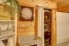 Blue Ridge Cabin w/ Hot Tub & Private Lake!